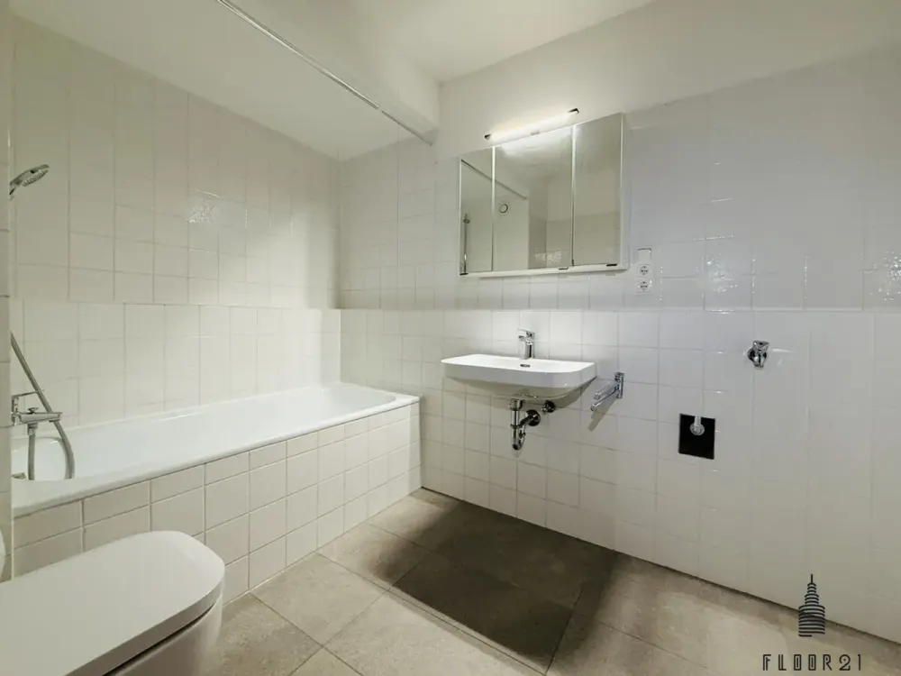 Spacious 3.5-Room Apartment in München-Solln