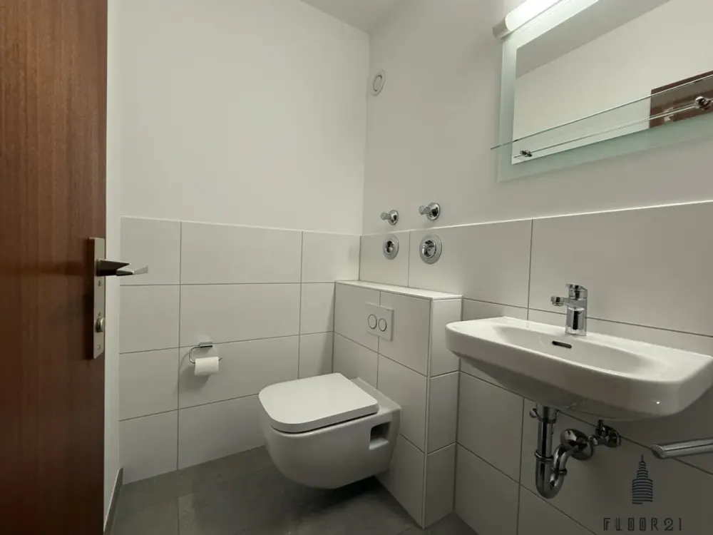 Spacious 3.5-Room Apartment in München-Solln