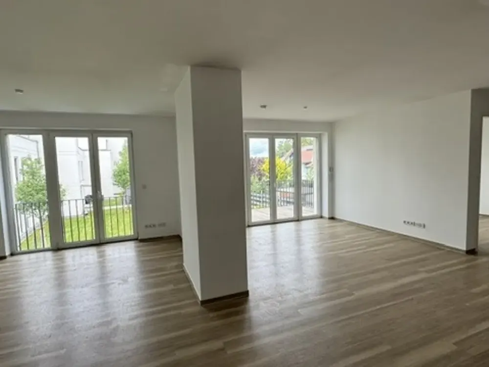 / AMEXIS / Wasserlage, sonnige, ruhige 4-Zimmerwohnung