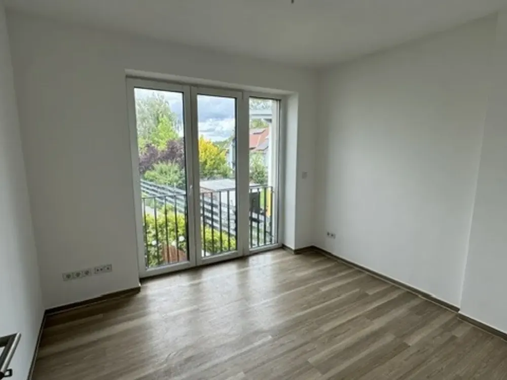 / AMEXIS / Wasserlage, sonnige, ruhige 4-Zimmerwohnung