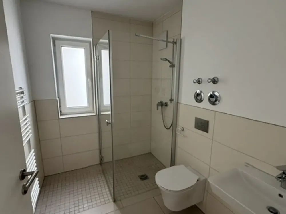 / AMEXIS / Wasserlage, sonnige, ruhige 4-Zimmerwohnung