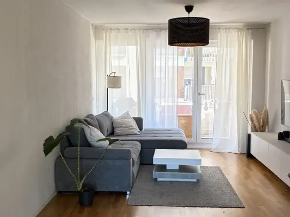 Helle 2,5-Zimmer-Wohnung mit Loggia, EBK & TG-Stellplatz