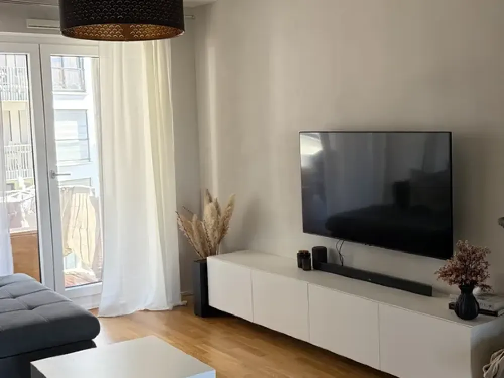 Helle 2,5-Zimmer-Wohnung mit Loggia, EBK & TG-Stellplatz