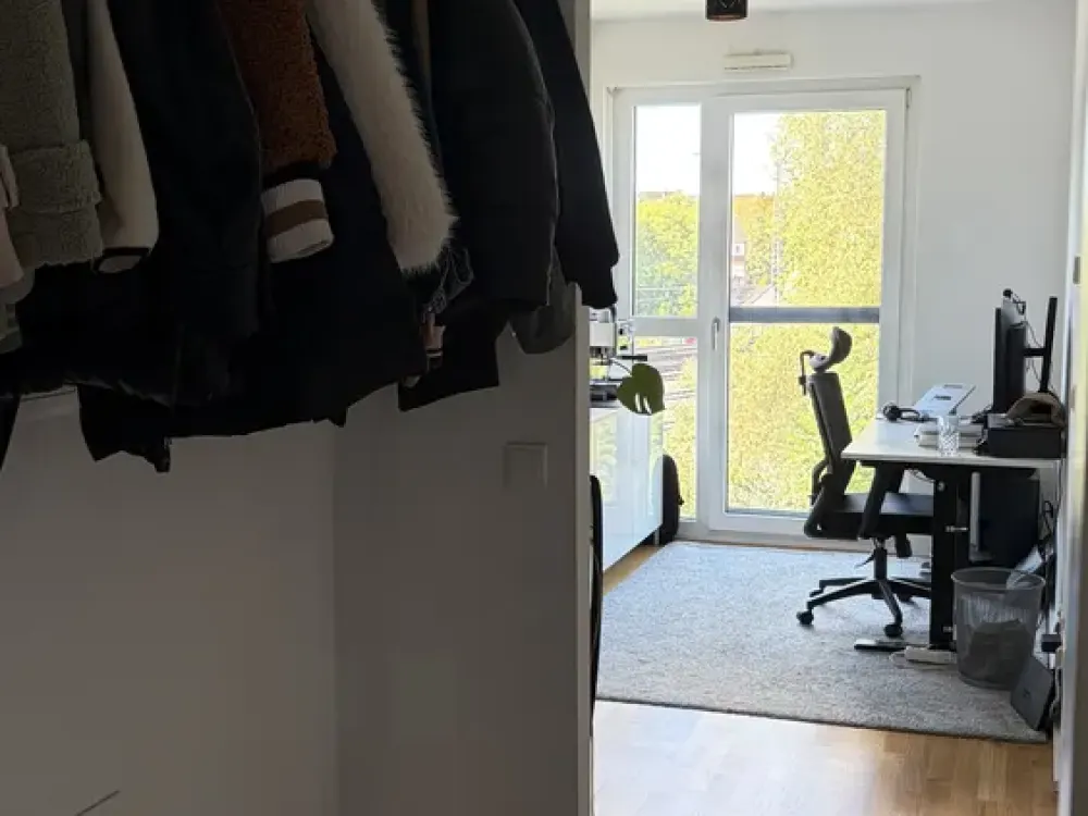 Helle 2,5-Zimmer-Wohnung mit Loggia, EBK & TG-Stellplatz