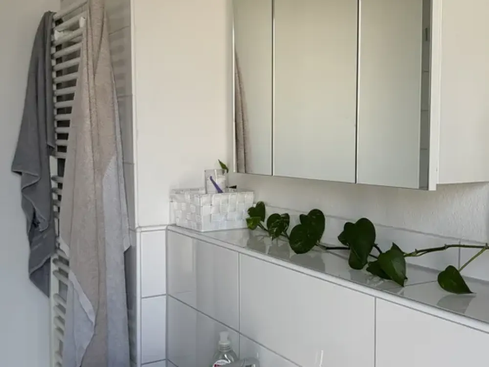 Helle 2,5-Zimmer-Wohnung mit Loggia, EBK & TG-Stellplatz