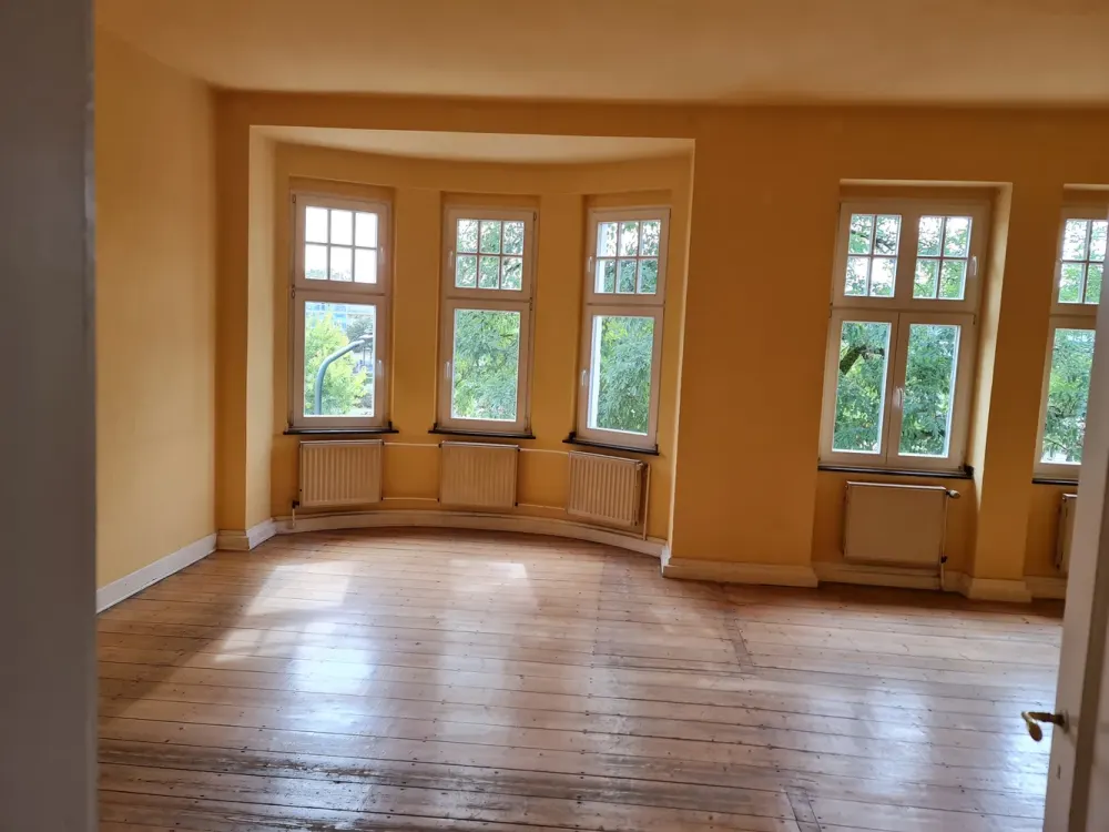 3-Room Apartment with Balcony
