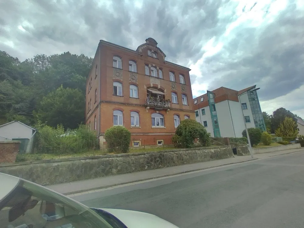 großzügige Dreiraumwohnung in denkmalgeschütztem Haus