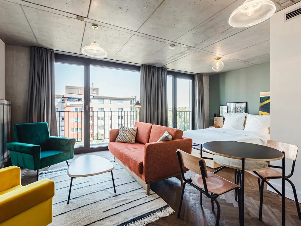 Neon Wood Student Housing - Neon Gold Balcony Apartment in Berlin, Mitte-Wedding