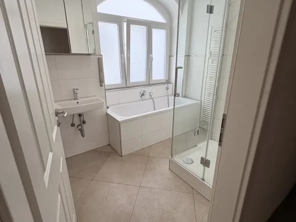 Saniertes Altbau-Maisonette mit toller Küche