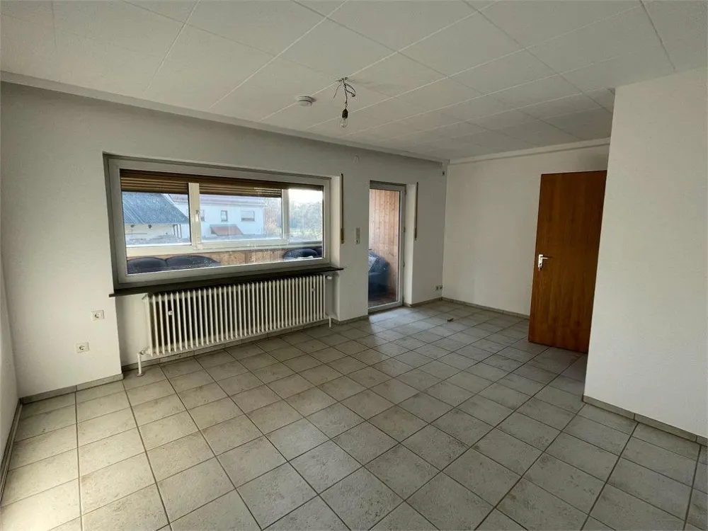 Helle 5-Zimmer-Wohnung (teilmöbliert) inkl. Balkon / Wintergarten & Einbauküche