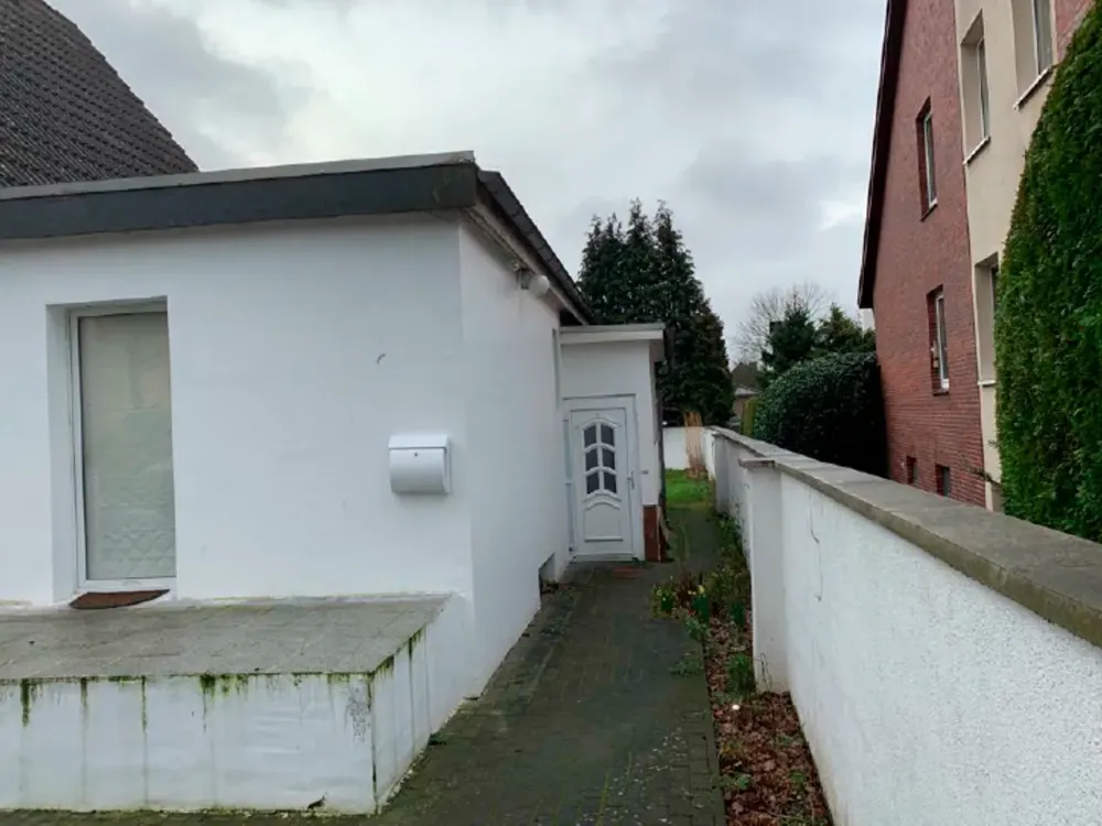 ausgebaute Keller/ Handwerkerwohnung mit 2 Zimmern in Hamburg-Bramfeld