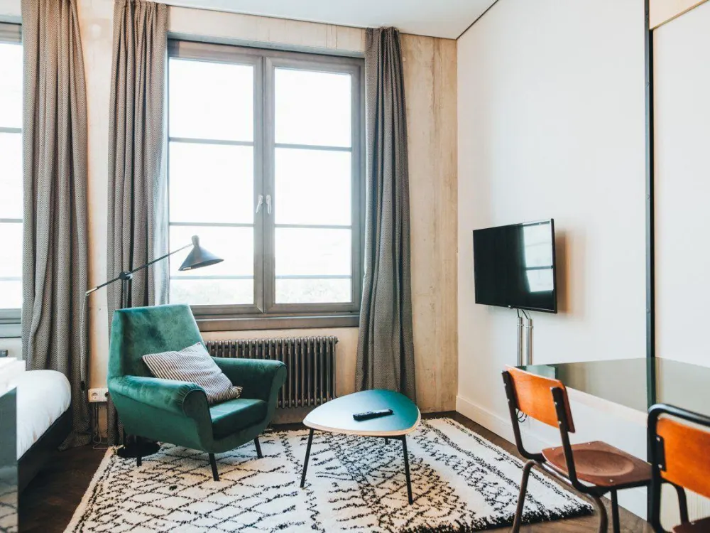 Neon Wood Student Housing in Berlin Friedrichshain, Neon Silver Apartment