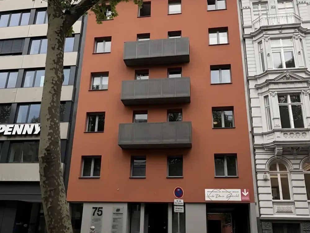 Erstbezug nach umfassender Sanierung, modernes Wohnen mit Balkon in zentraler Lage