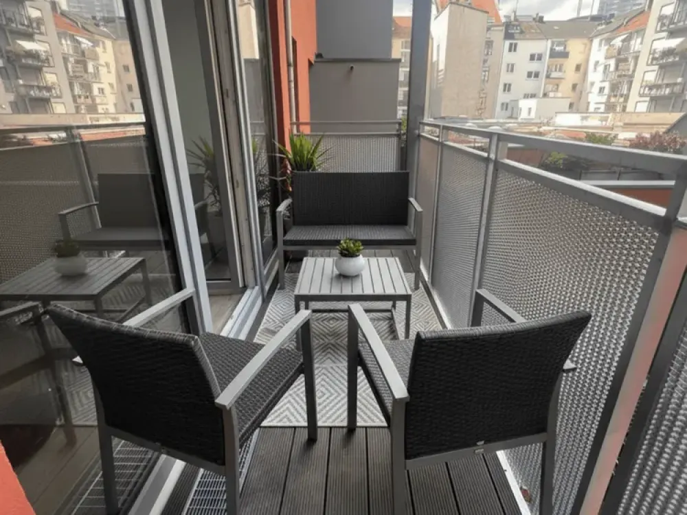 Erstbezug nach umfassender Sanierung, modernes Wohnen mit Balkon in zentraler Lage
