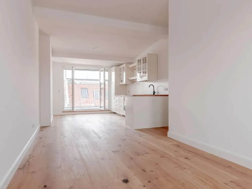 Erstbezug mit TERRASSE im Dachausbau, stilvolle 2-Zimmer-Wohnung mit AUFZUG in Prenzlauer Berg