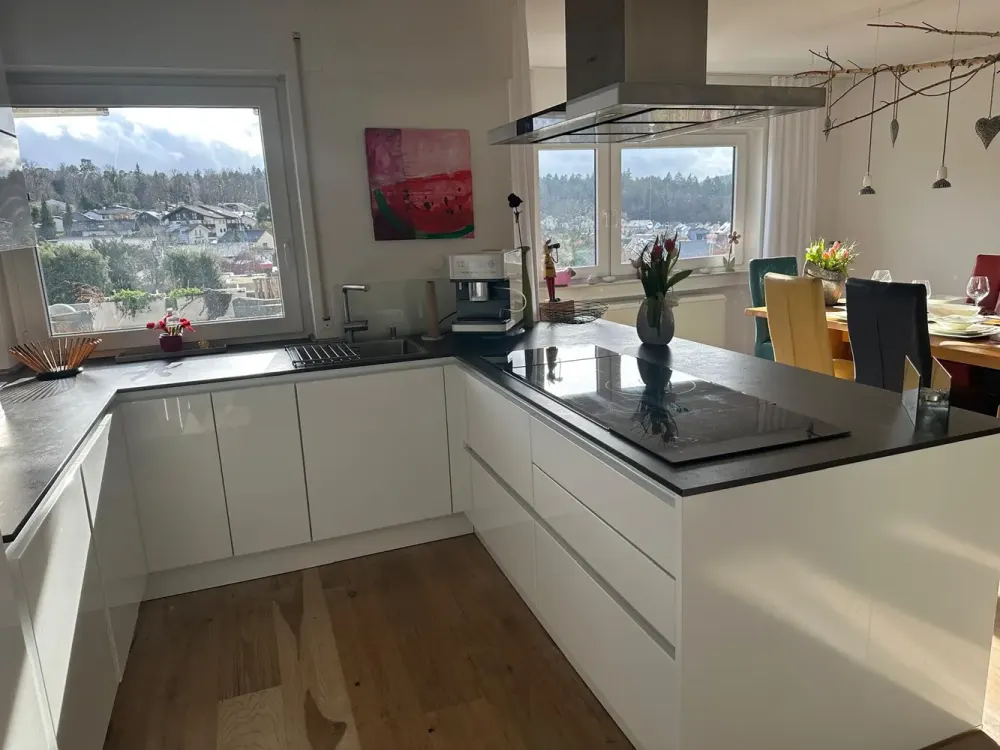 Fully Furnished 2.5-Room Premium Apartment Also for Expats: First Occupancy | Loggia | Elevator | Garage