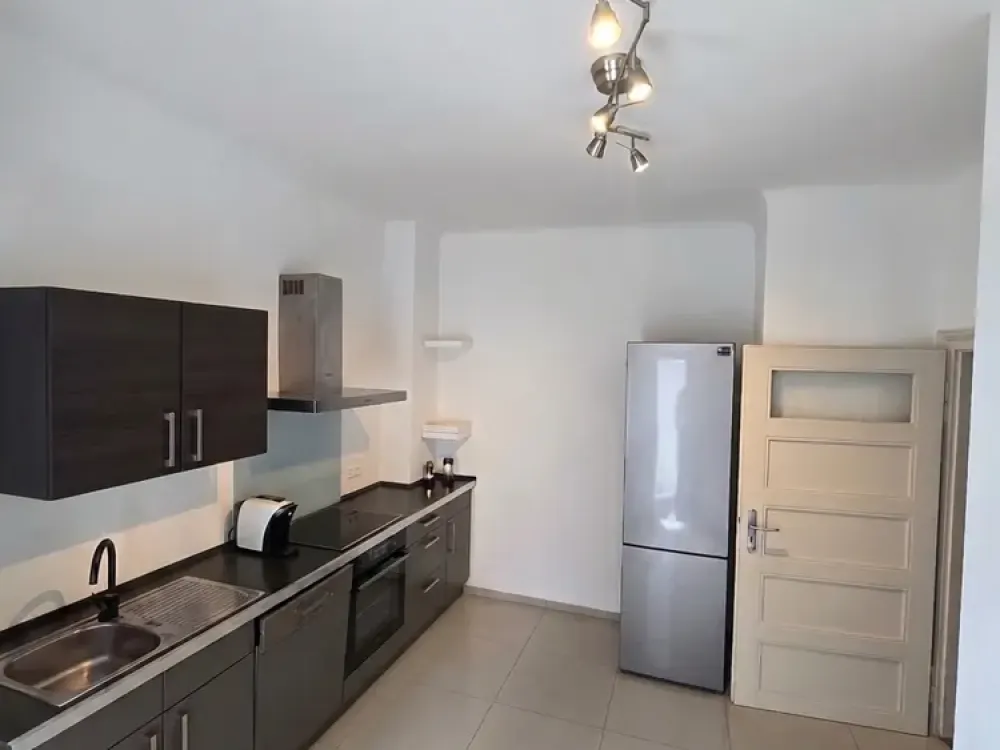 5 - Zimmer Wohnung sucht neue Wohngemeinschaft