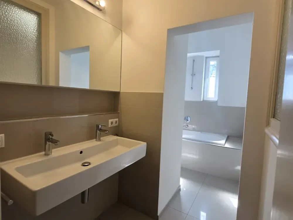 5 - Zimmer Wohnung sucht neue Wohngemeinschaft