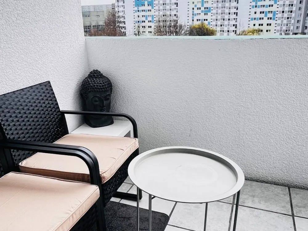 1 zimmer in Lichtenberg available immediately- with anmeldung
