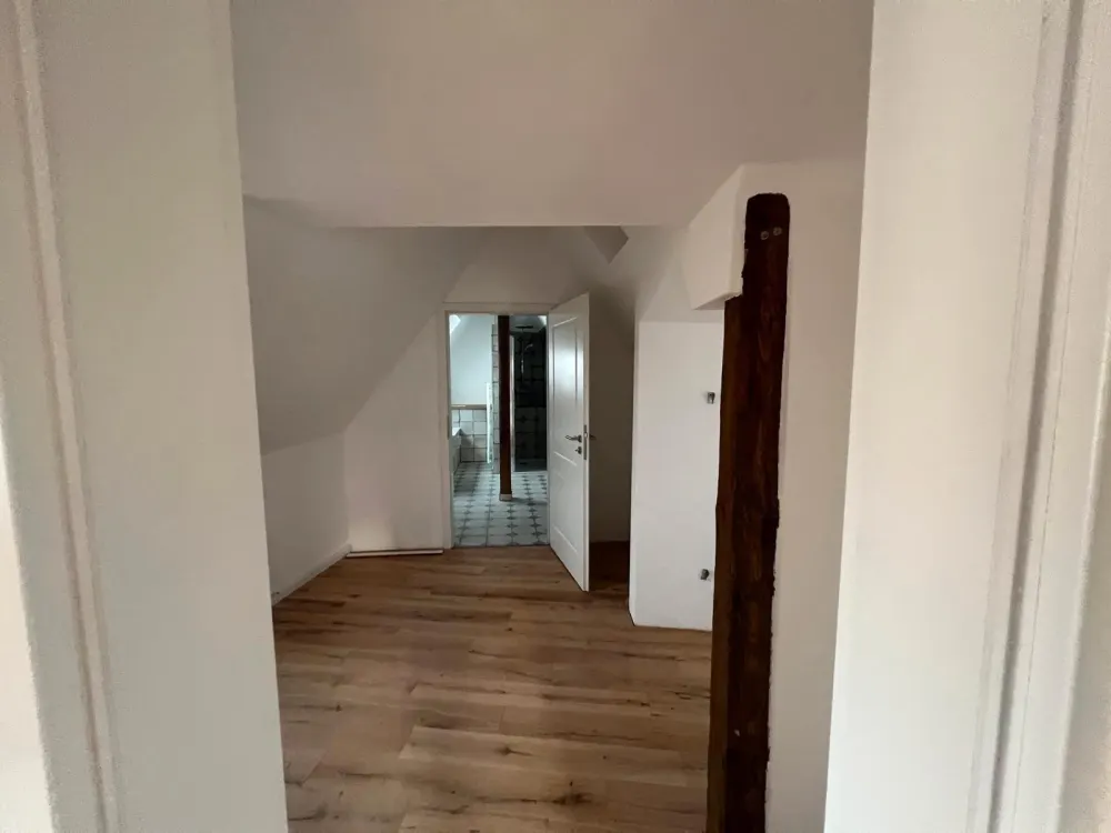 5,5-Zimmer-Altbauwohnung mit Balkon in Bad Vilbel