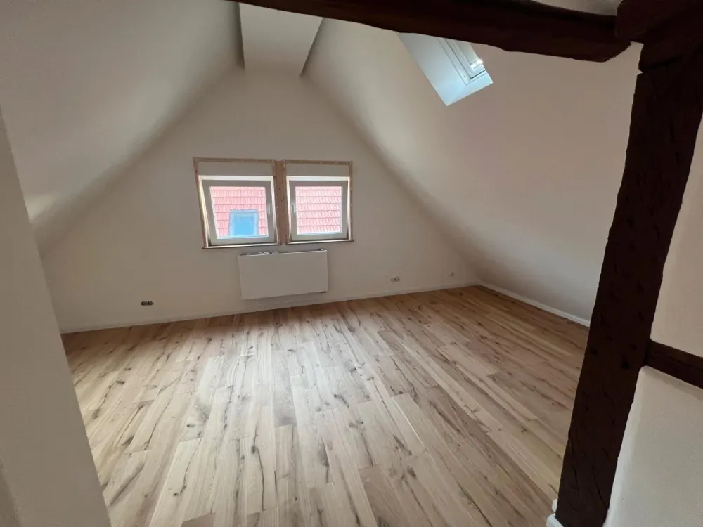 5,5-Zimmer-Altbauwohnung mit Balkon in Bad Vilbel