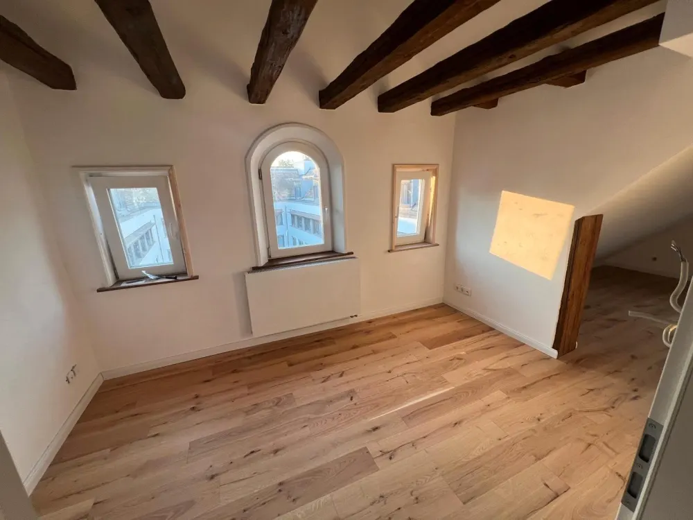 5,5-Zimmer-Altbauwohnung mit Balkon in Bad Vilbel