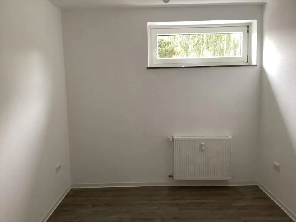 Frisch renovierte 3,5-Zimmer-Wohnung mit ca. 78 m² und 2 Balkonen, sofort verfügbar