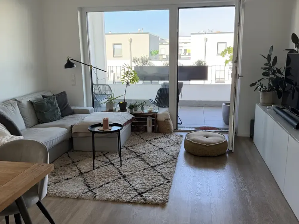 Helle 2-Zimmer-Wohnung mit großem Süd-West-Balkon direkt am Wald in Düsseldorf-Rath