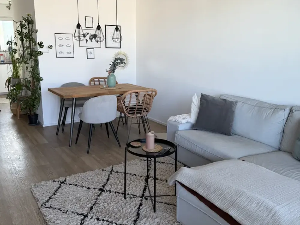 Helle 2-Zimmer-Wohnung mit großem Süd-West-Balkon direkt am Wald in Düsseldorf-Rath