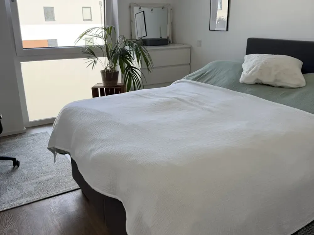 Helle 2-Zimmer-Wohnung mit großem Süd-West-Balkon direkt am Wald in Düsseldorf-Rath