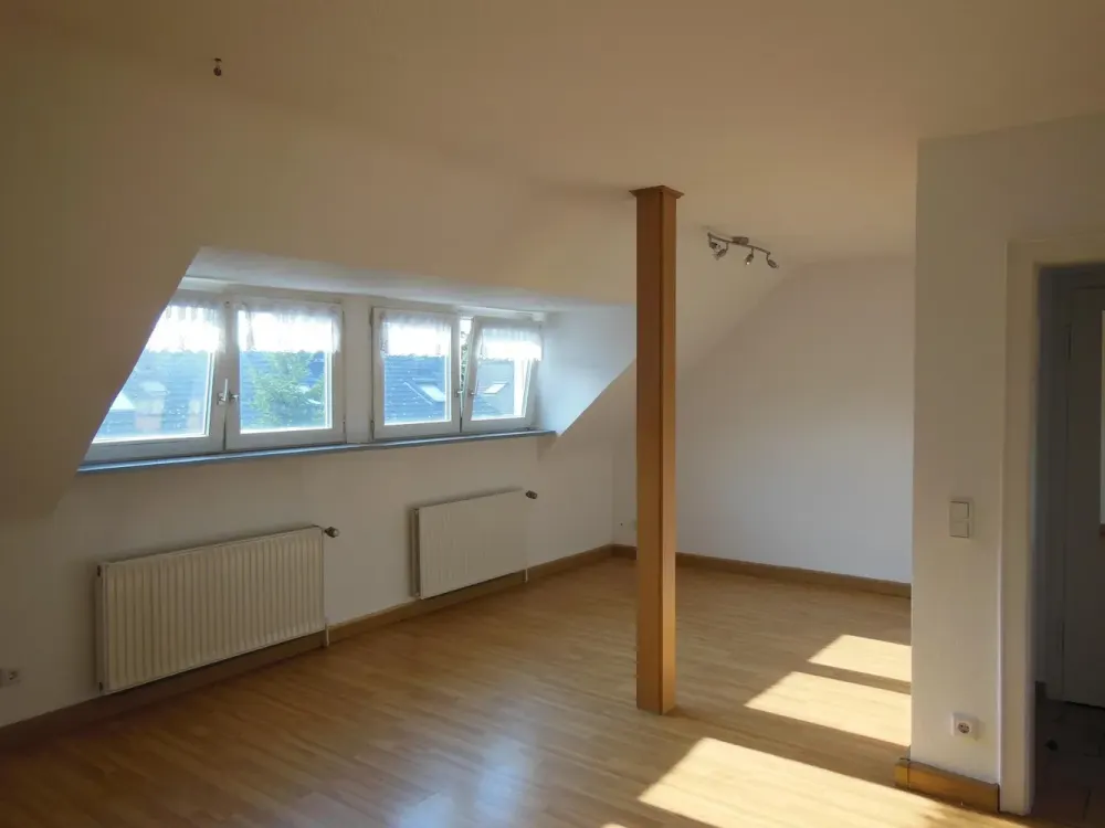 !!! Helle !!! Freundliche !!! Ruhige !!! Dachgeschoßwohnung !!!