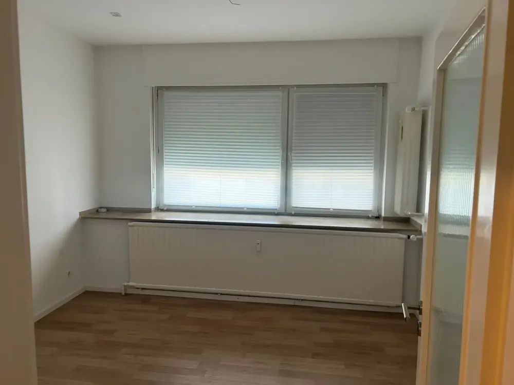 Sanierte 2-Zimmerwohnung mit Einbauküche und Balkon!