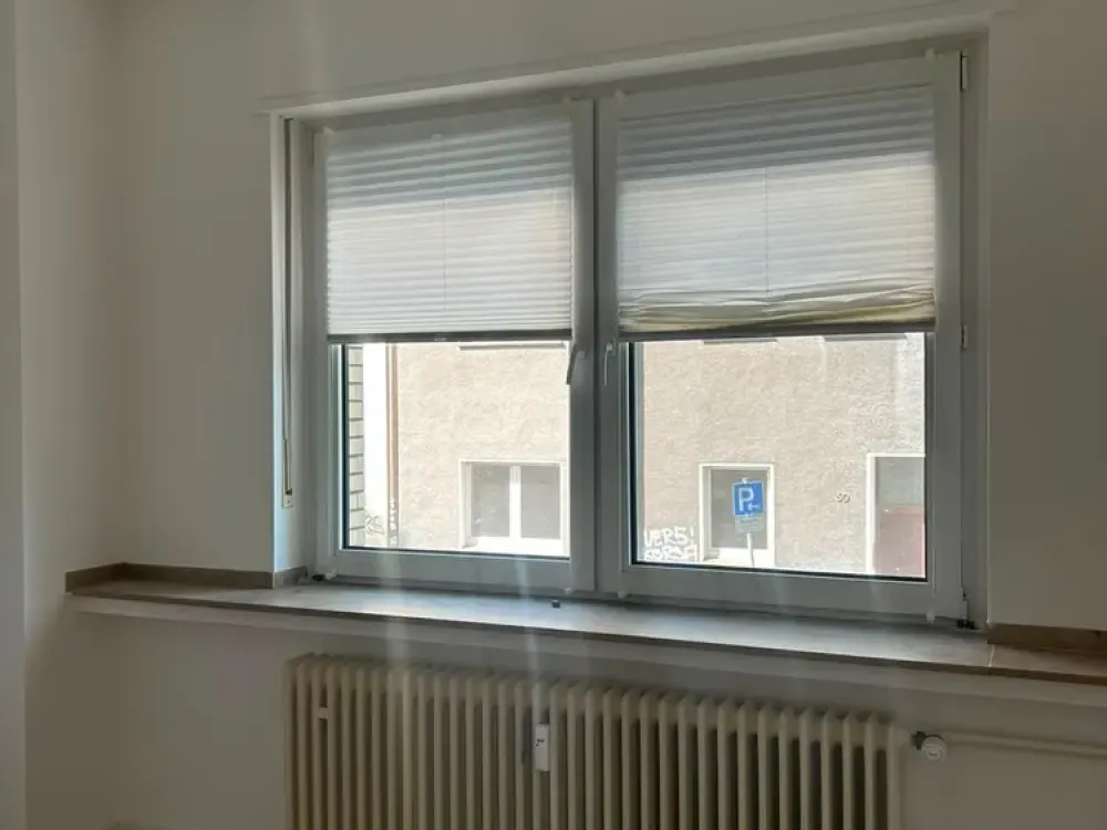 Sanierte 2-Zimmerwohnung mit Einbauküche und Balkon!