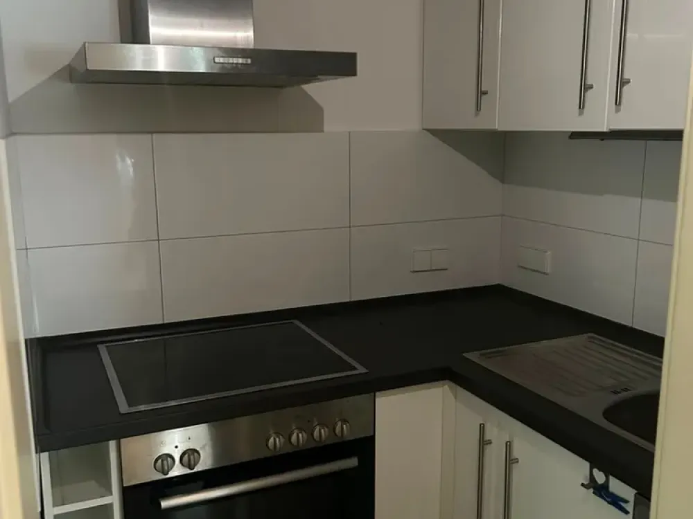 Sanierte 2-Zimmerwohnung mit Einbauküche und Balkon!