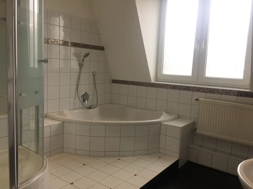 Freundliche, gepflegte 5-Zimmer-Wohnung mit gehobener Innenausstattung in Solingen