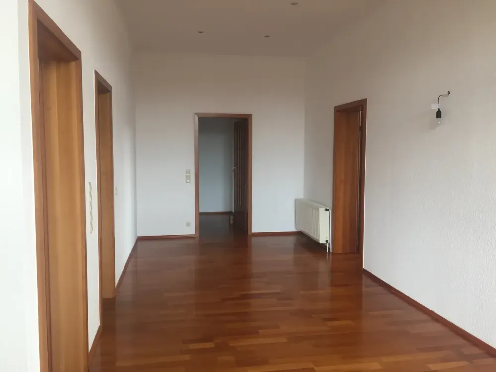 Freundliche, gepflegte 5-Zimmer-Wohnung mit gehobener Innenausstattung in Solingen