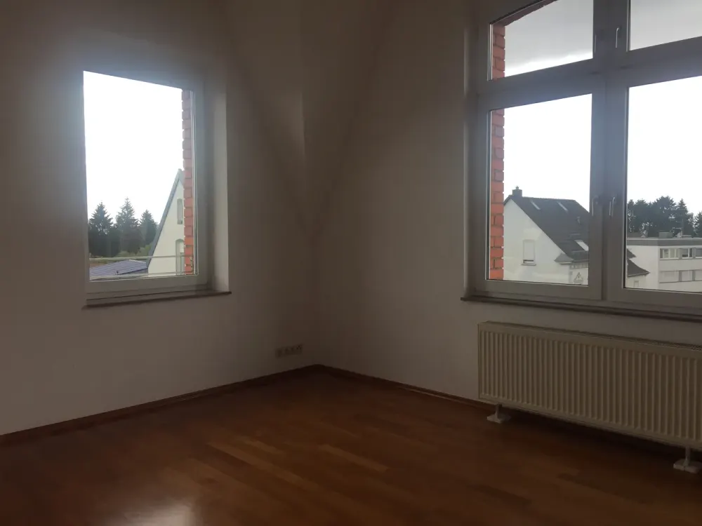 Freundliche, gepflegte 5-Zimmer-Wohnung mit gehobener Innenausstattung in Solingen