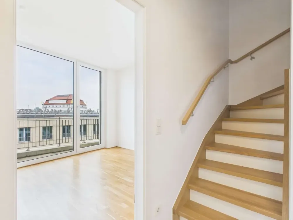 Spacious 2-Room Apartment near Semperoper, Ideal for Singles + Couples | MaryAnn