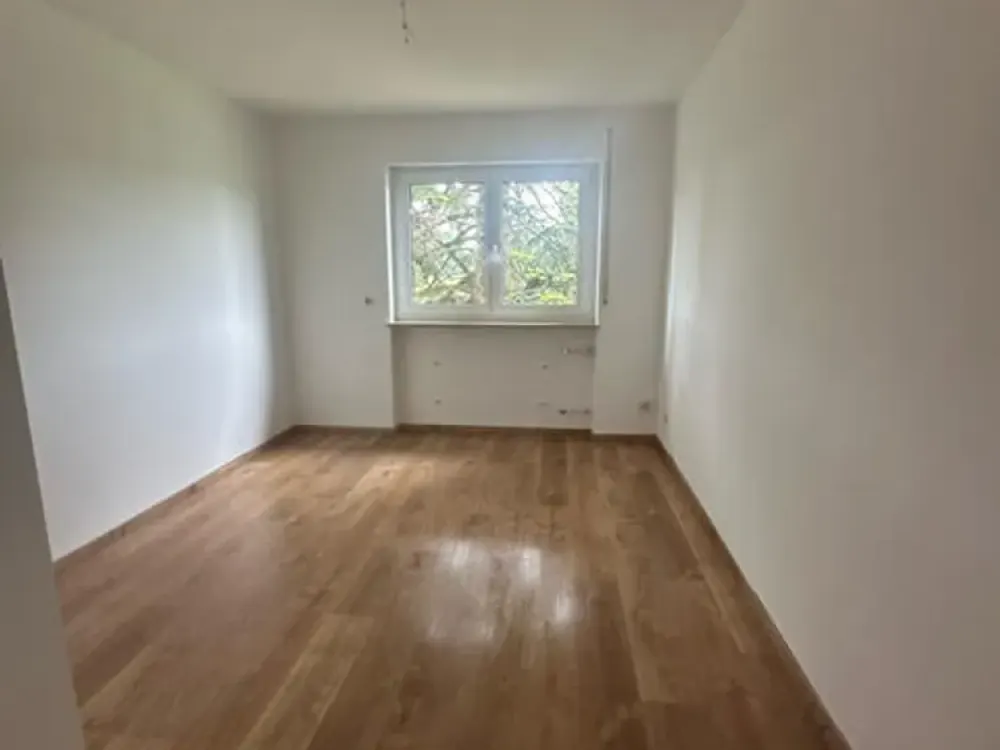 3 Zimmerwohnung mit Balkon nach kompletter Renovierung