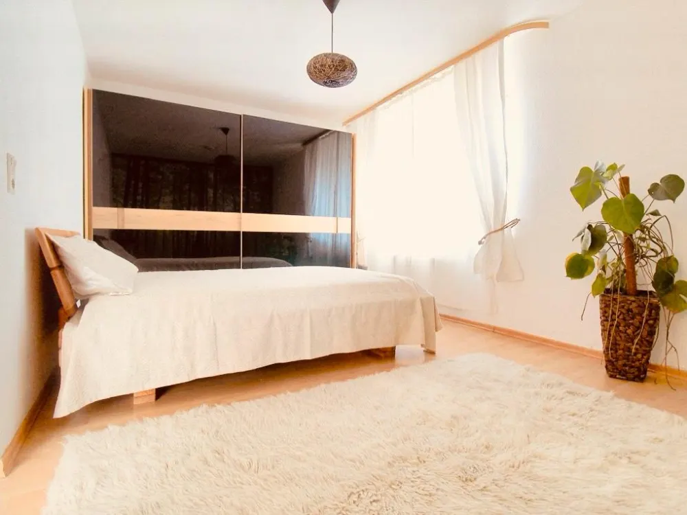 Mobilierte Wohnung auf Zeit in Dresden mit Balkon und Parkplatz