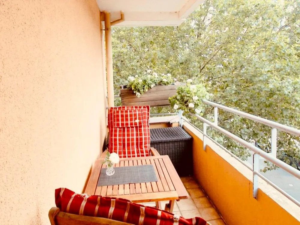 Mobilierte Wohnung auf Zeit in Dresden mit Balkon und Parkplatz