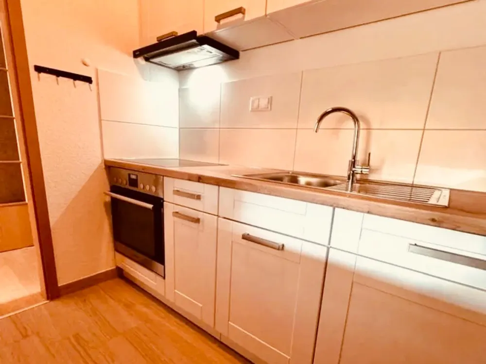 Mobilierte Wohnung auf Zeit in Dresden mit Balkon und Parkplatz