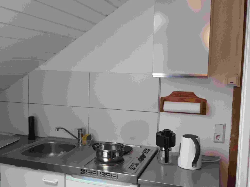 1 Zi, Küche, Bad, teilmöbliertes Appartement, 22m², ab 01.11.2026