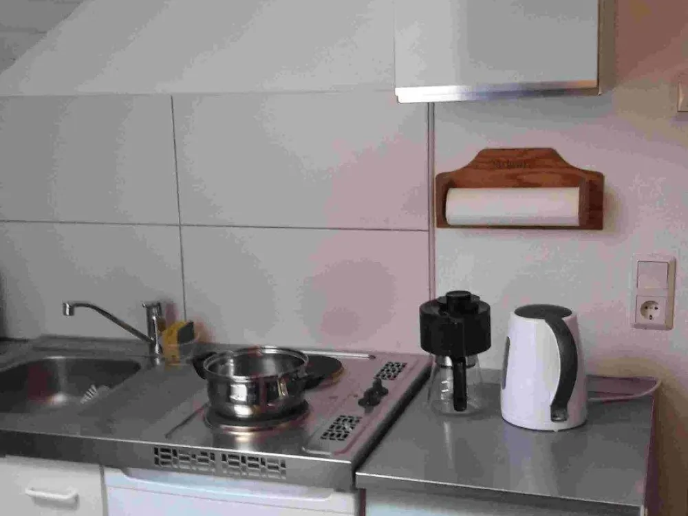 1 Zi, Küche, Bad, teilmöbliertes Appartement, 22m², ab 01.11.2026