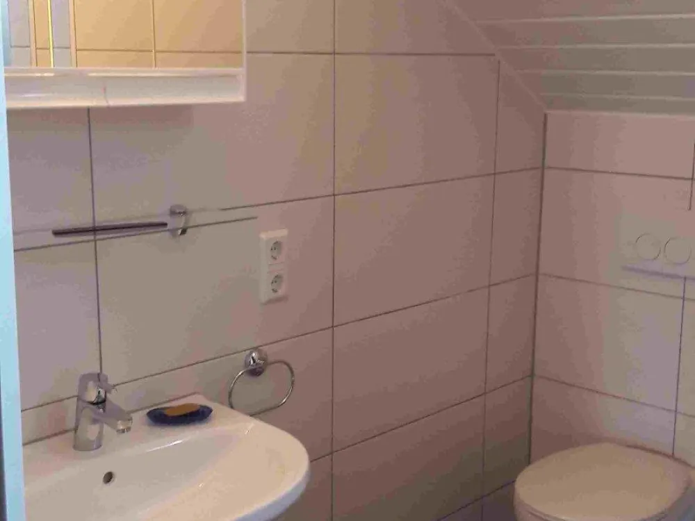 1 Zi, Küche, Bad, teilmöbliertes Appartement, 22m², ab 01.11.2026