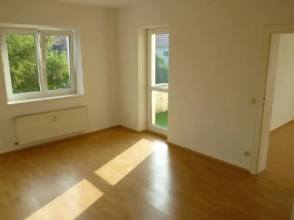 ruhige und helle 2-Zimmer-Whg. mit Balkon!!