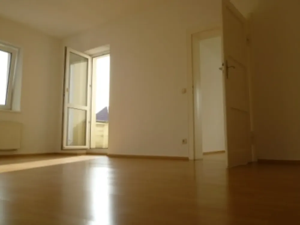 ruhige und helle 2-Zimmer-Whg. mit Balkon!!