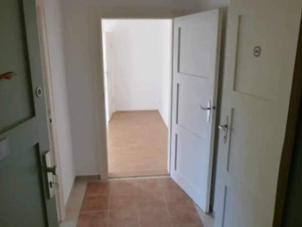 ruhige und helle 2-Zimmer-Whg. mit Balkon!!