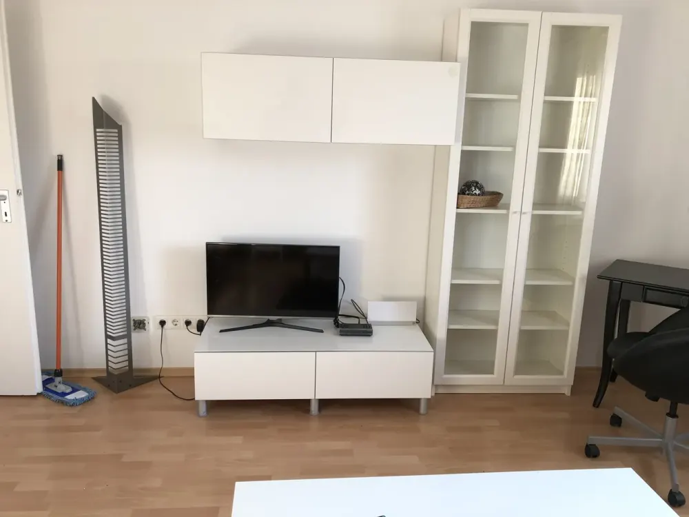 Schöne Teil-Möbilierte Wohnung in zentraler Lage