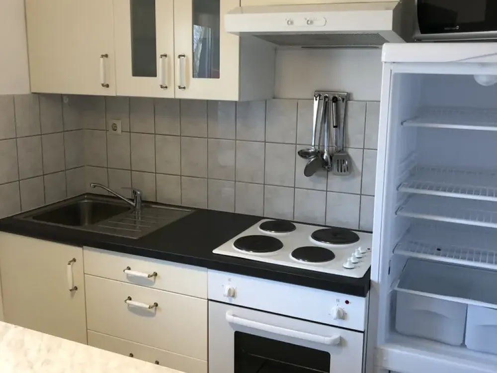 Schöne Teil-Möbilierte Wohnung in zentraler Lage